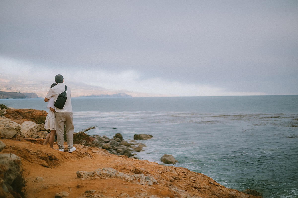 Cat + Simon are ENGAGED!!!!!